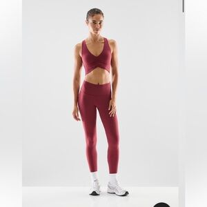 💚 NWT Aritzia Golden BUTTER Volley Sports Bra IN RARE COLOR, GREEN!!!😍